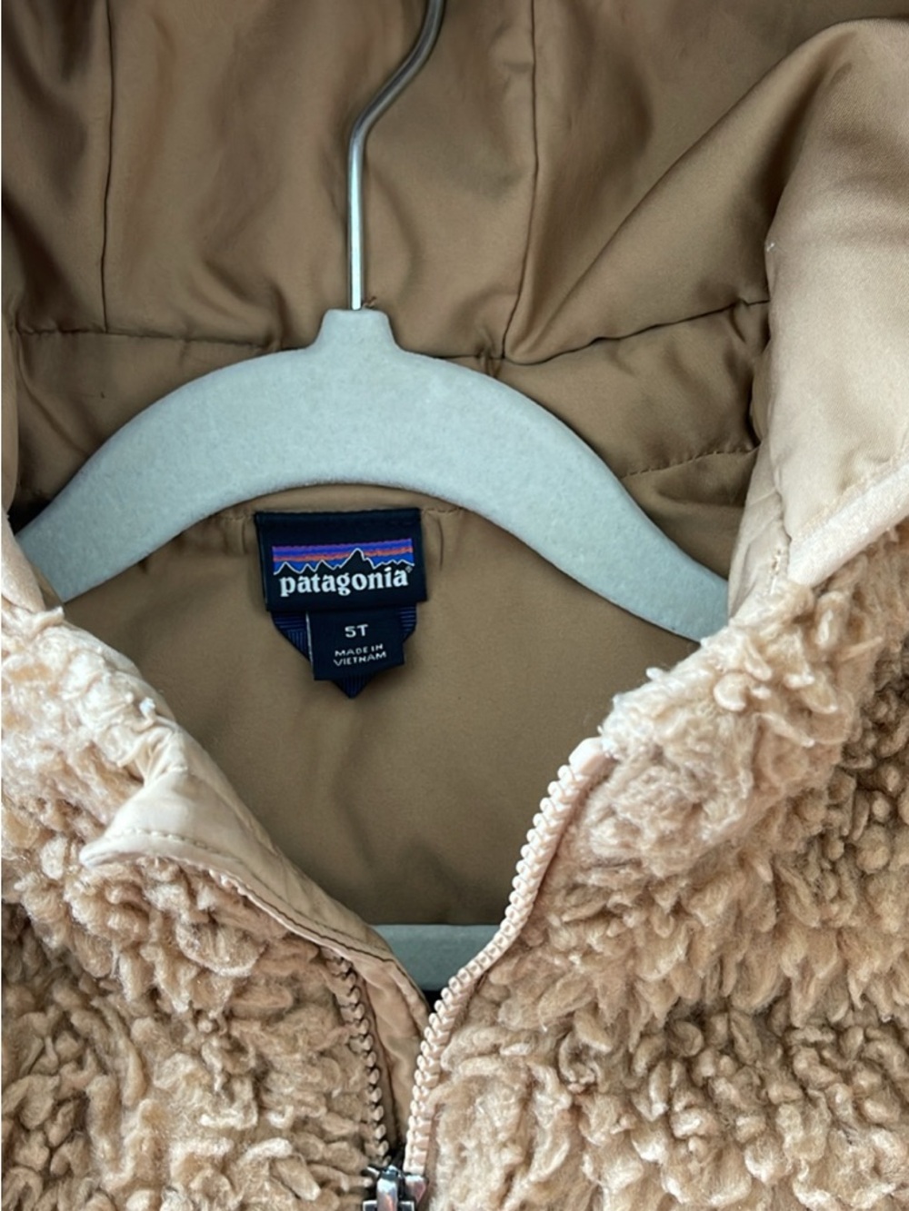 patagonia bear parka 🐻🤠 - Picture 2 of 3